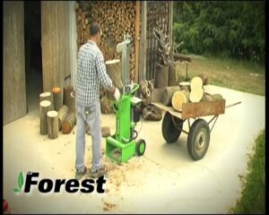 Exemple pratique d'utilisation d'une fendeuse à bois Docma, ligne Forest, modèle SF80 220