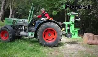 The operator shows all the phases of use of the SF130 PTO log splitter, including accessories, log clamp and lifting...