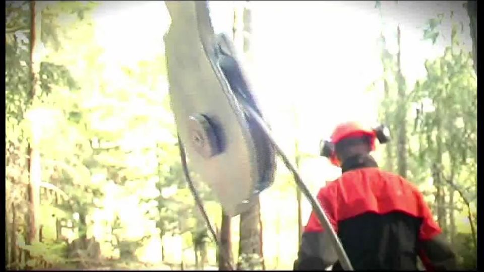 - Video of the two ForestWinch portable forestry winch models.  Without and with rope guide (Automatic model).  The use...